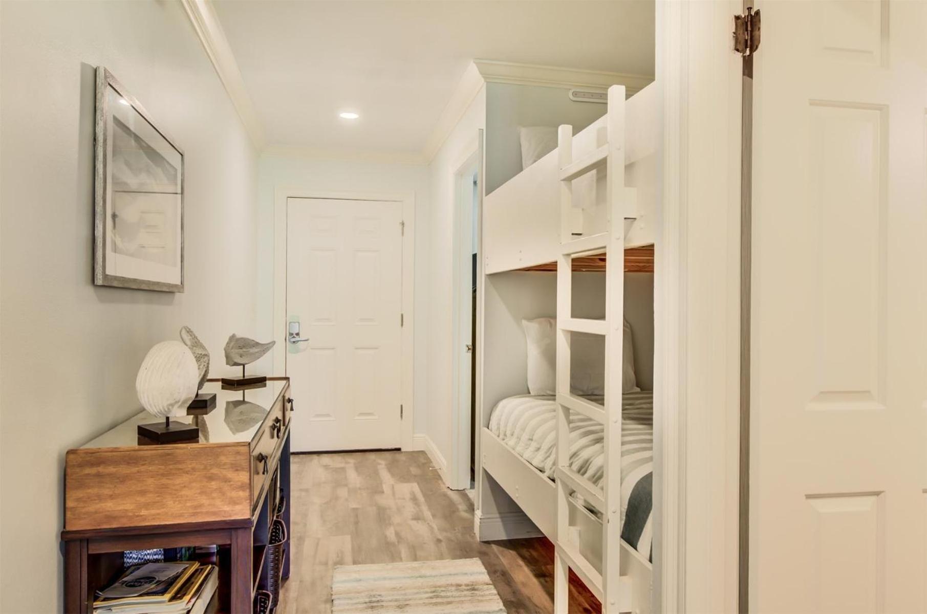 10 A, One Bedroom Condo 德斯廷 外观 照片